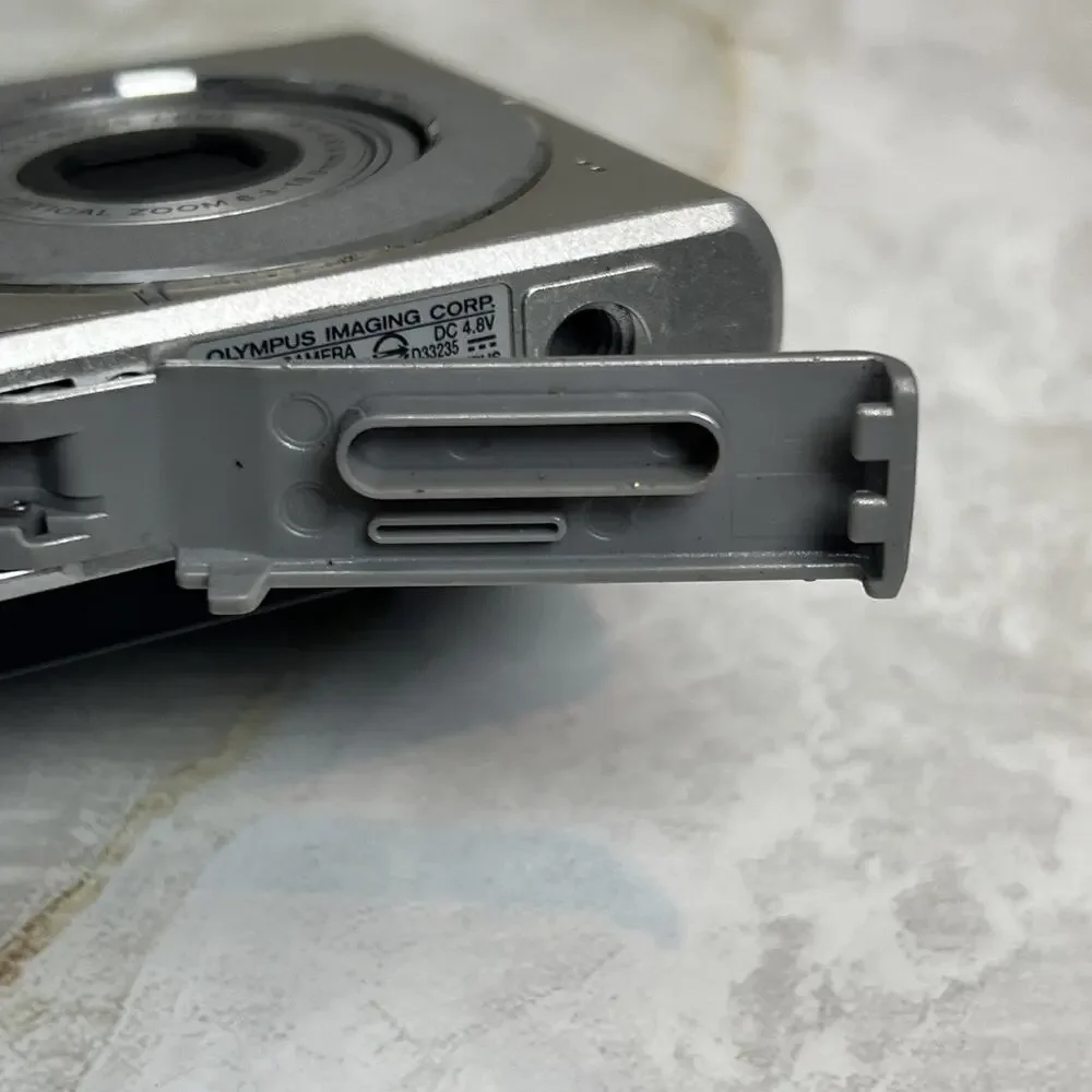Olympus FE-3000 10.0MP Digital Camera FOR PARTS or REPAIR - UNTESTED